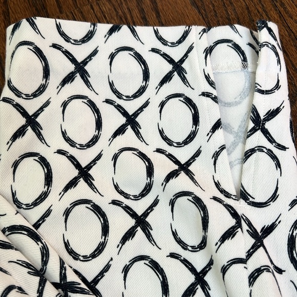 Holland Ave pull-on “Sudan” crop / capri pant with X & O pattern in Navy - Picture 4 of 7